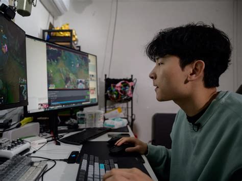 Young, rich and racy: South Koreas livestreamers